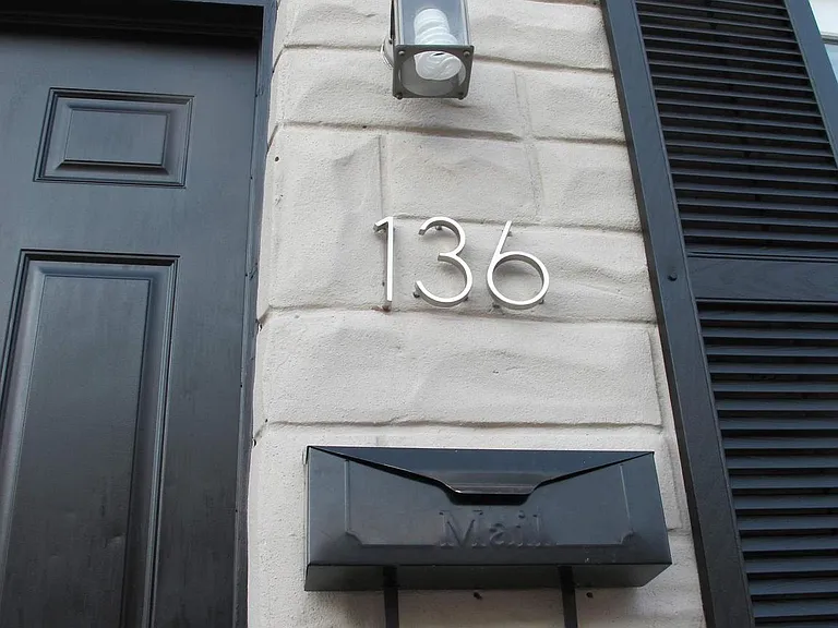136 N Curley St — Photo 2