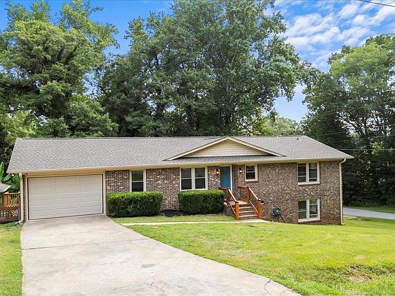 2nd image of 104 Dill Dr
