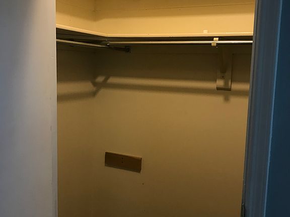 4th image of 34 Woodsview Ln