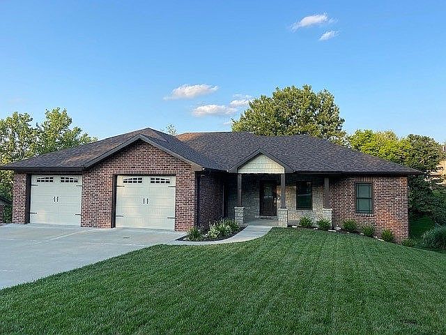 1st image of 304 Willow Creek Dr