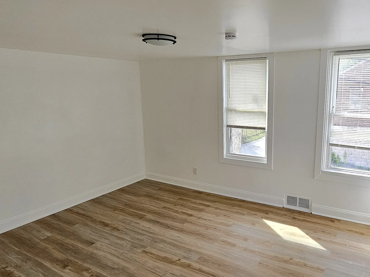 2 bed, 1700 sqft, $1,400 — Photo 4