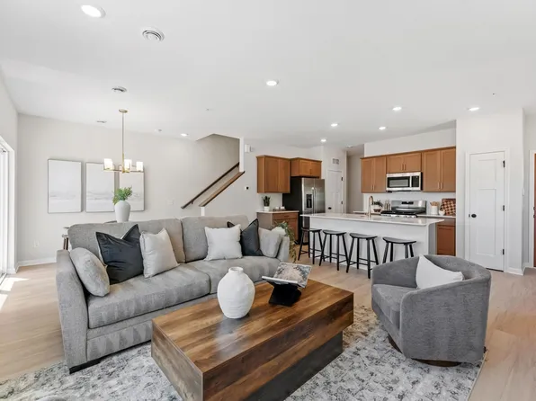 681 Tulare Ter, Newport, MN 55055