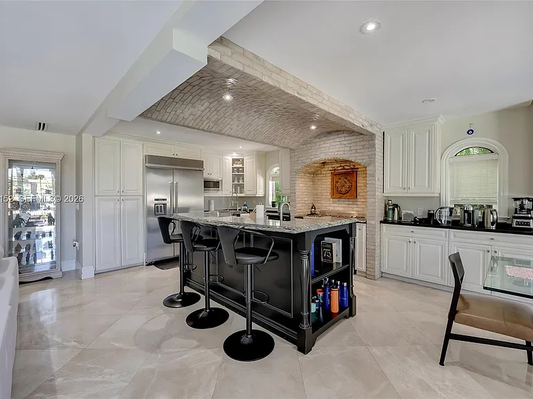 520 N Pkwy — Photo 17