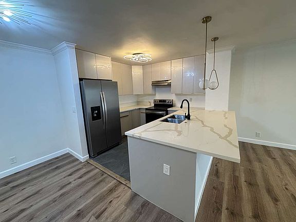 2nd image of 833 S Bedford St APT 302