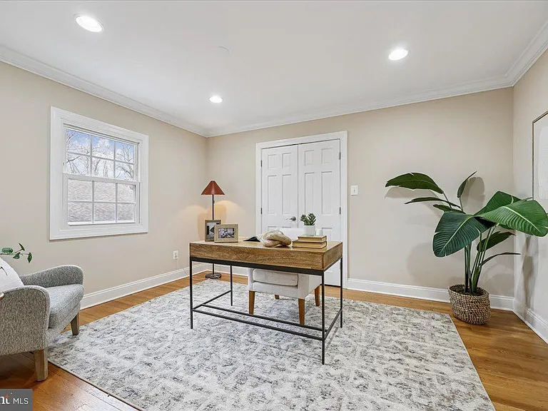4902 Derussey Pkwy — Photo 32