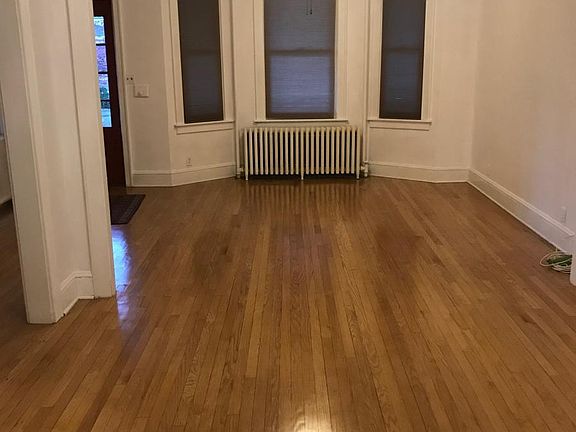 4th image of 19 W Erie St #1