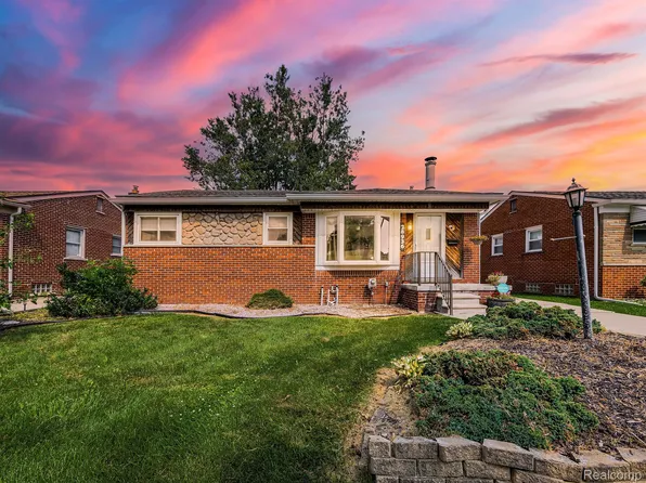 28936 Hughes St, Saint Clair Shores, MI 48081