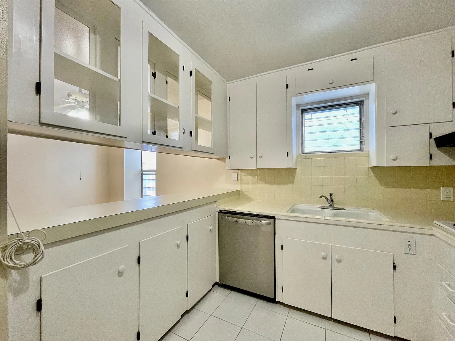 2 bed, 1.0 bath, 700 sqft, $1,300 — Photo 4