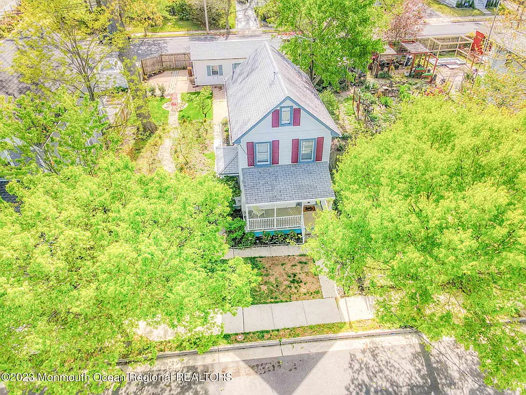 819 Dunlewy St — Photo 30