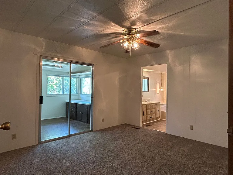 373 Lodgeview Dr — Photo 12