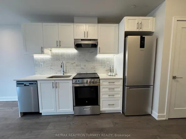 715 Davis Dr, Newmarket, ON