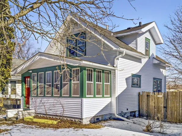 1002 Earl St, Saint Paul, MN 55106