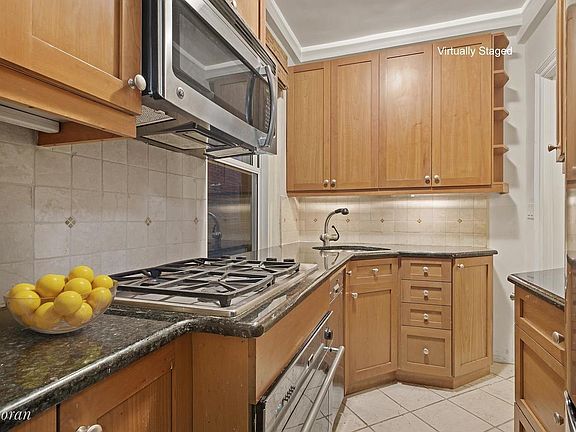 4th image of 11 W 69th St APT 3C