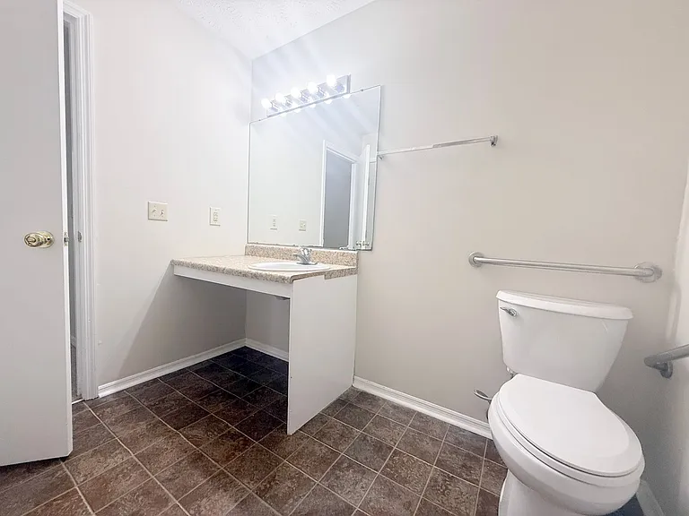 285 E Main St — Photo 16