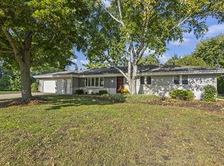 W359N5707 Surrey Dr, Oconomowoc, WI 53066
