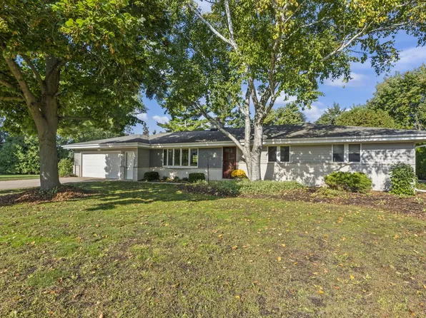 W359N5707 Surrey DRIVE, Oconomowoc, WI 53066