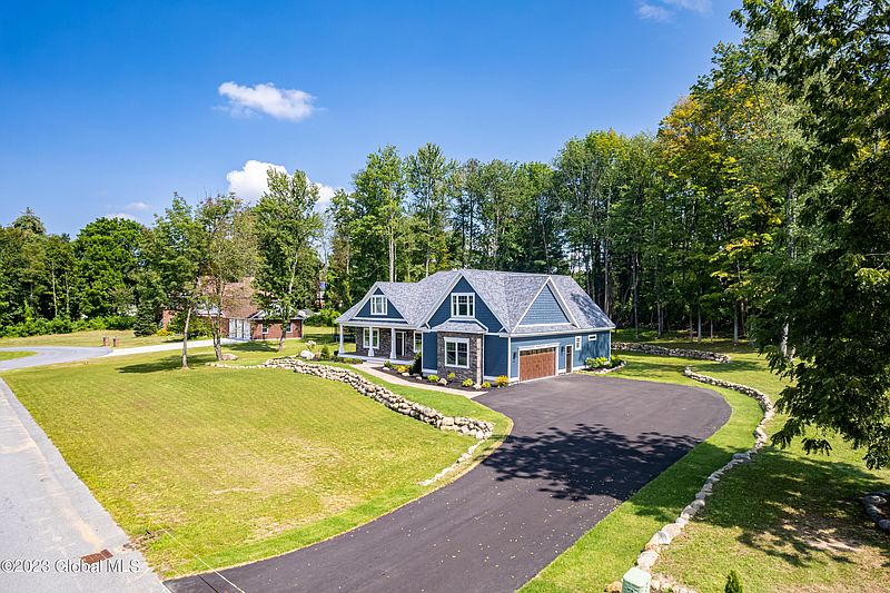 4th image of 24 Beacon Hollow Way