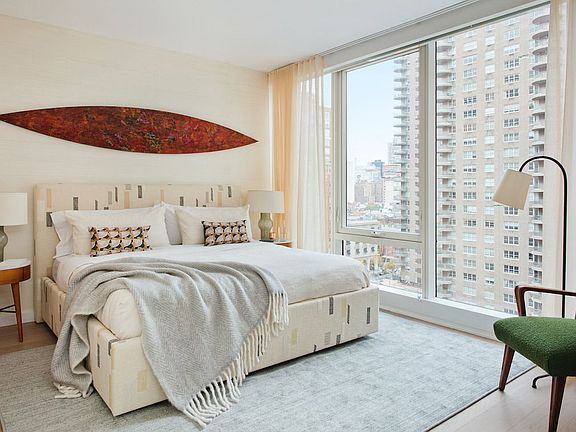 3rd image of 152 E 87th St APT 15D