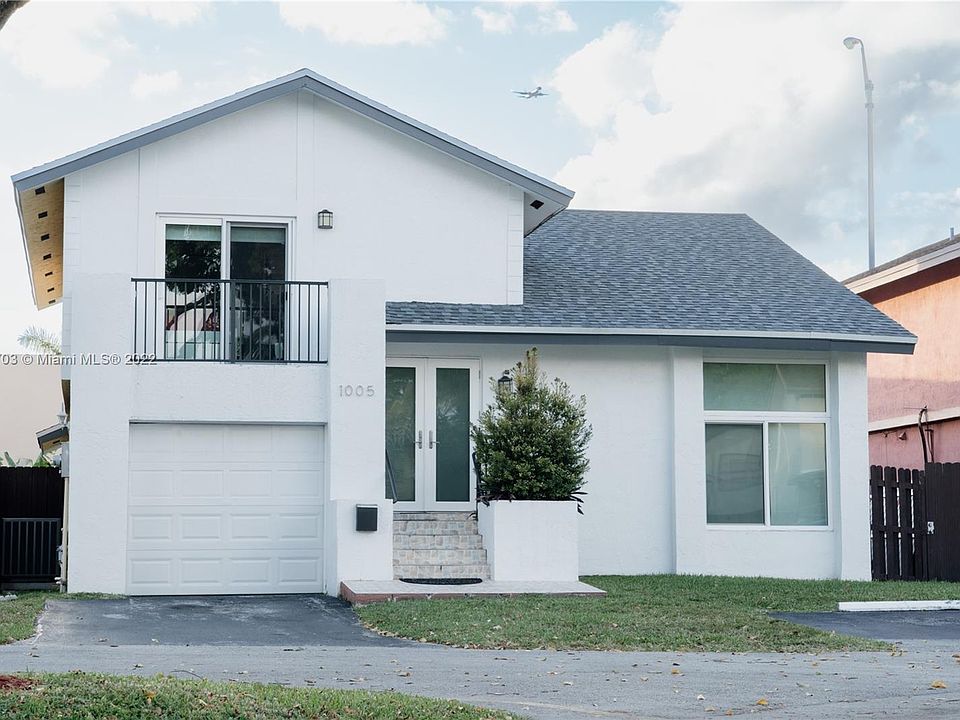 1st image of 1005 NW 106th Avenue Cir