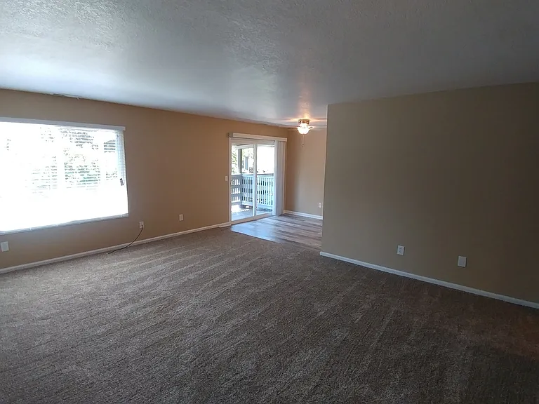 1435 Willis St — Photo 5