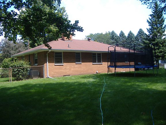 4th image of 8288 Yale Ave