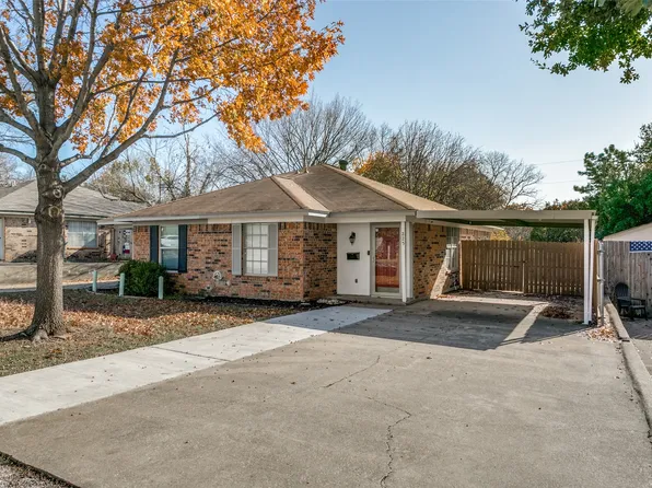 225 W Peach St, Grapevine, TX 76051