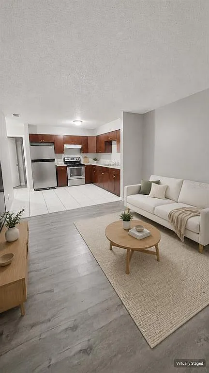 3 bed, 1.0 bath, 1715 sqft, $2,300 — Photo 2