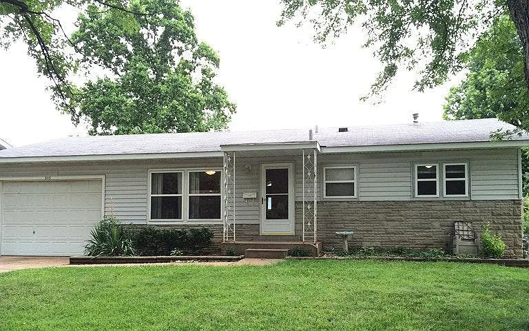 643 Village Square Dr — Photo 1