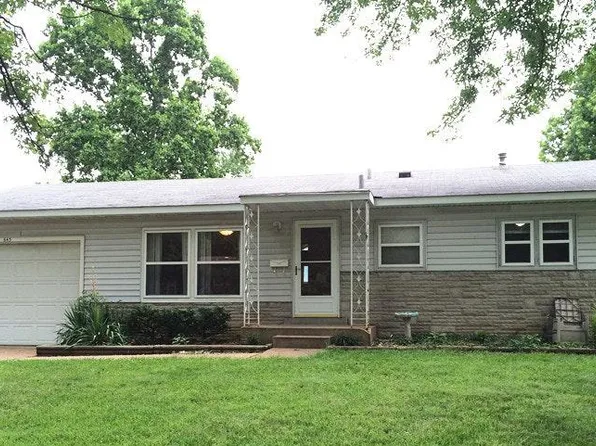 643 Village Square Dr, Hazelwood, MO 63042