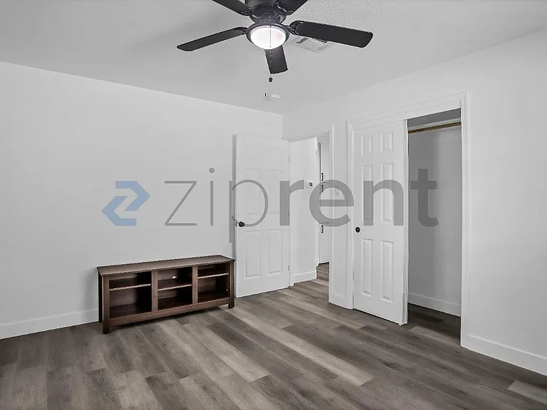 503 W Fountain Way — Photo 20