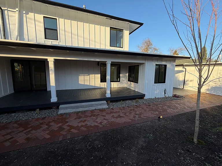 1045 Oakway Rd — Photo 30
