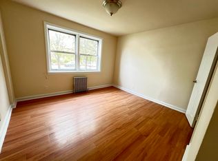 17106 28th Ave APT A, Flushing, NY 11358
