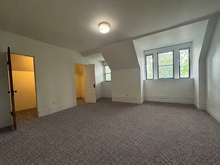 4821 Centre Avenue — Photo 16