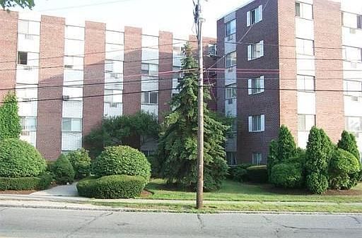 1st image of 215 Winter St APT 5J