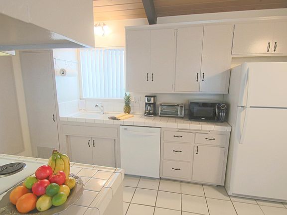 4th image of 209 Rosecrans Ave #C