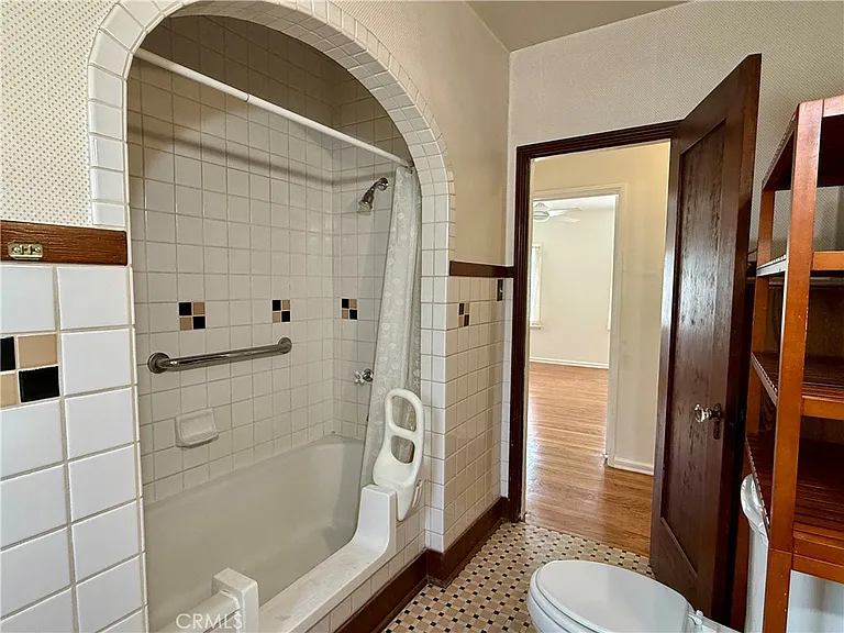 1117 Bennett Ave — Photo 26