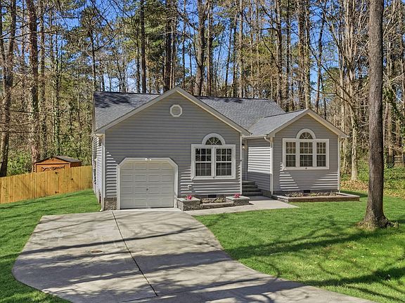 2nd image of 4 Rockwood Cir