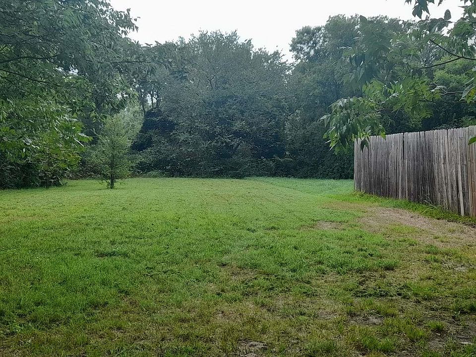 2nd image of 622 W Gross St