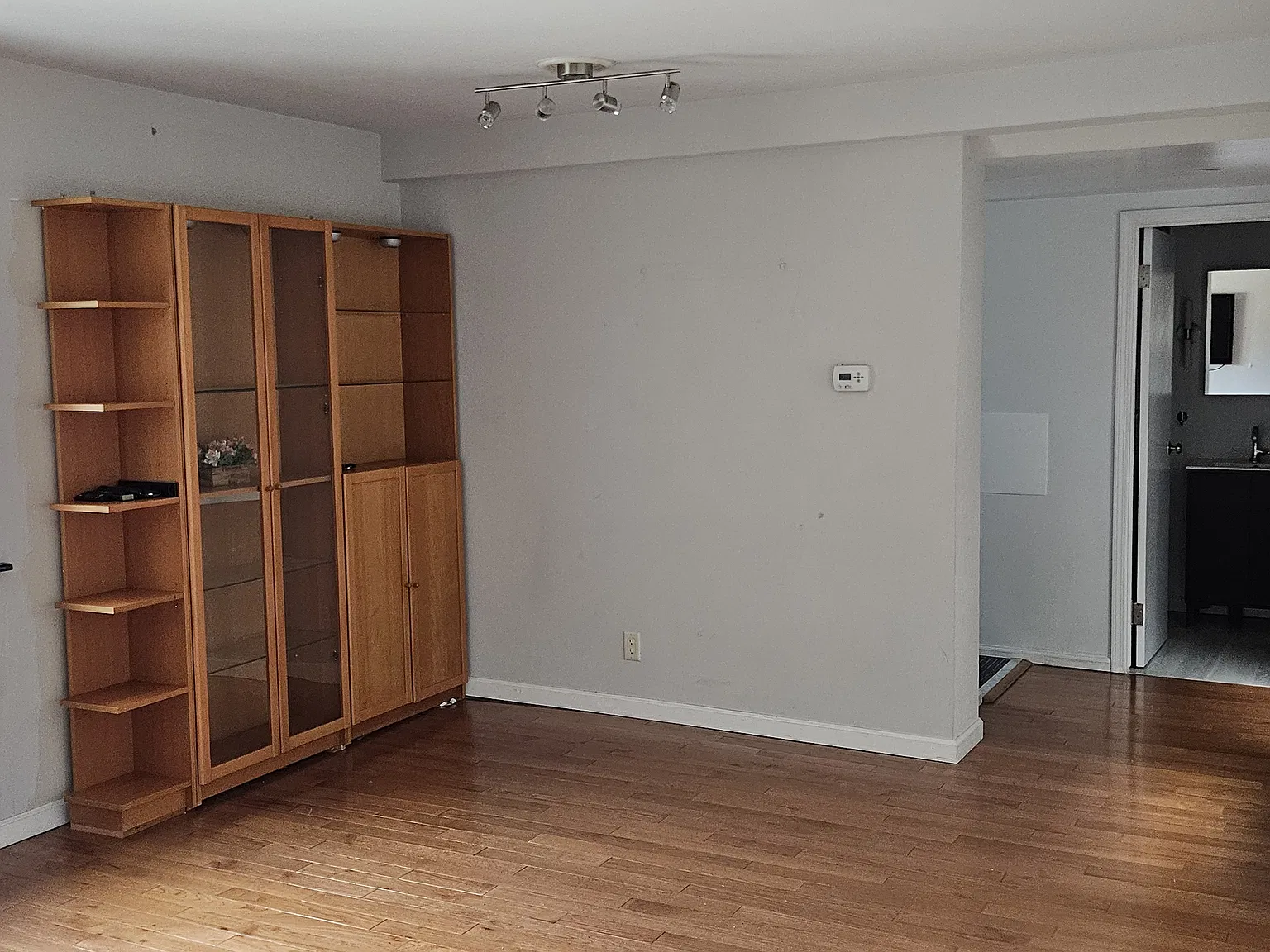 2 bed, 750 sqft, $2,750 — Photo 3