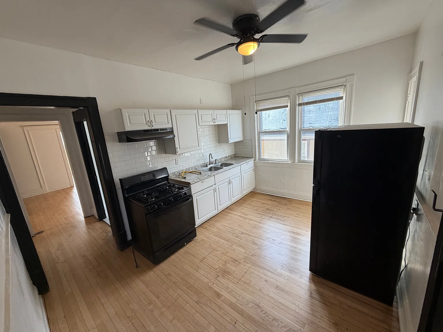 4 bed, 1.0 bath, 1122 sqft, $1,495 — Photo 3