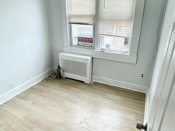 4th image of 186 Boyd Ave Floor 2