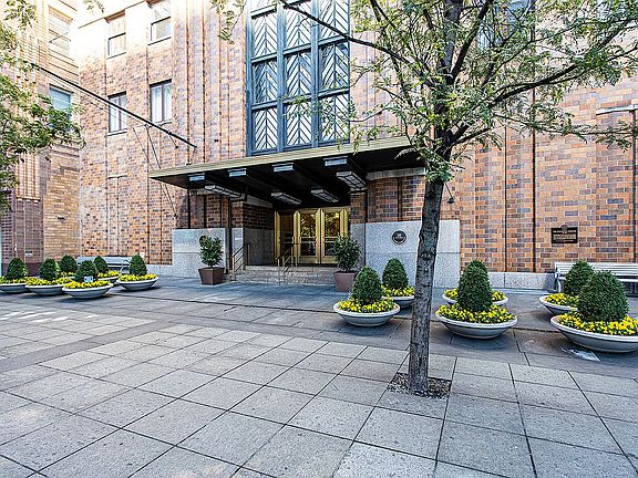 5th image of 20 West St APT 35G