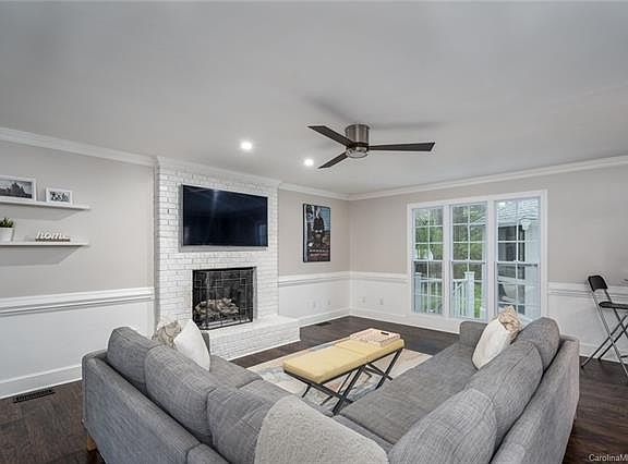 3rd image of 8716 Scarsdale Dr
