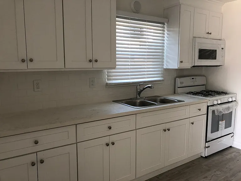3408-3416 Chester Ln — Photo 7