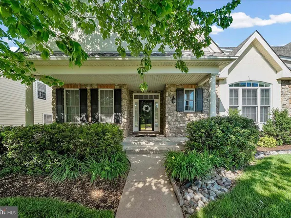4 N Henley Dr, Avondale, PA 19311