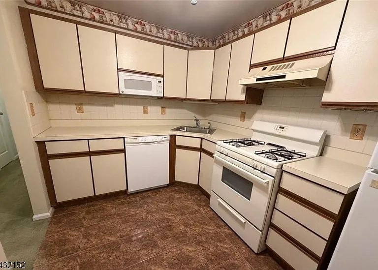 2509 Candlelight Ct — Photo 6