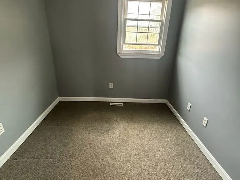 10 Shaker Rd — Photo 11
