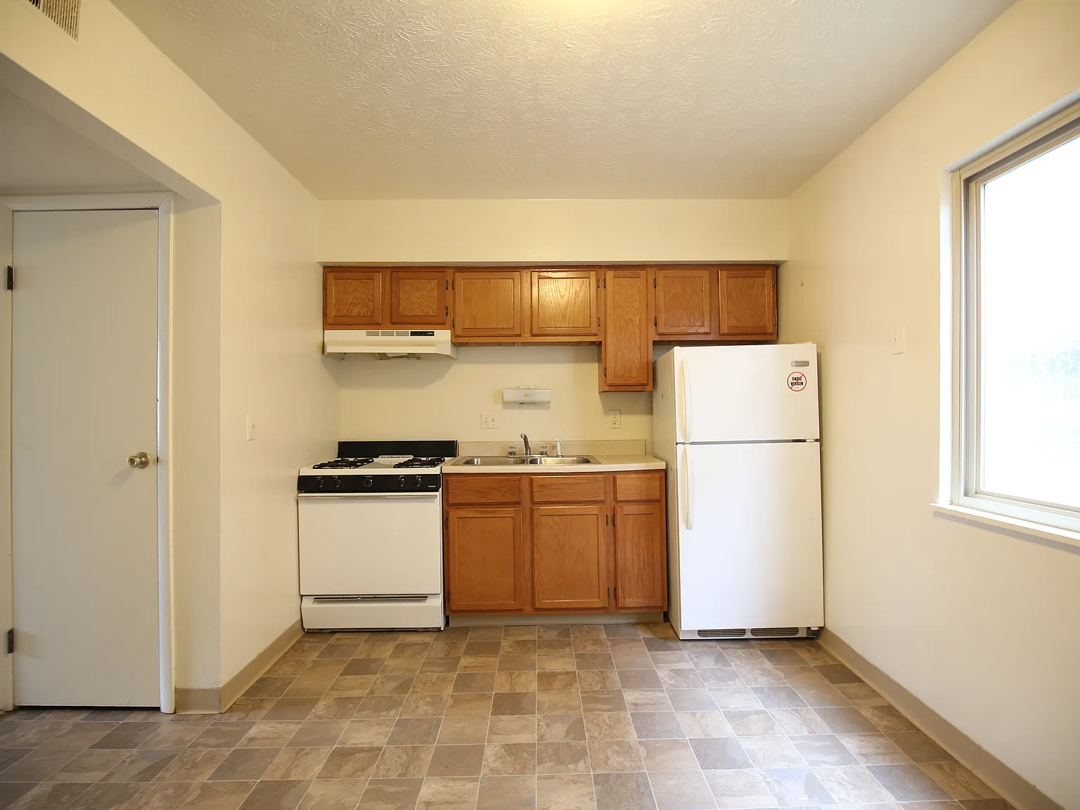 2 bed, $950 — Photo 2