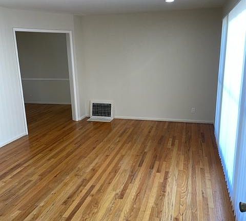 4th image of 15124 Dickens St #15124