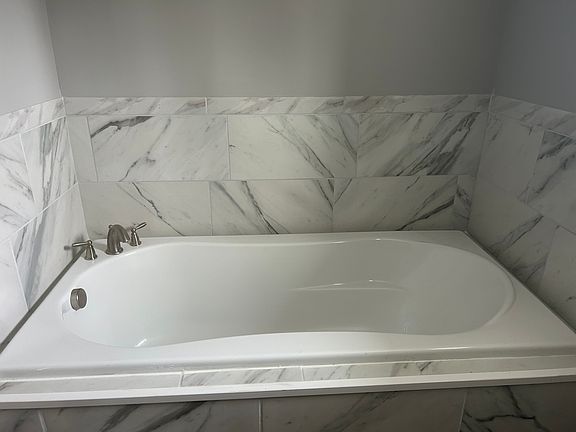 4th image of 110 Freemont Ave